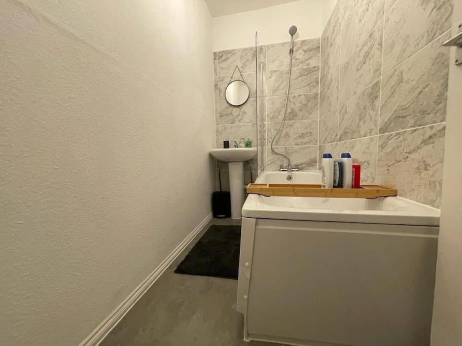 Comfortable 2 Bedroom On Tower Bridge London Exterior foto