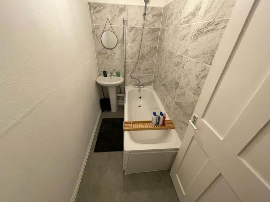 Comfortable 2 Bedroom On Tower Bridge London Exterior foto