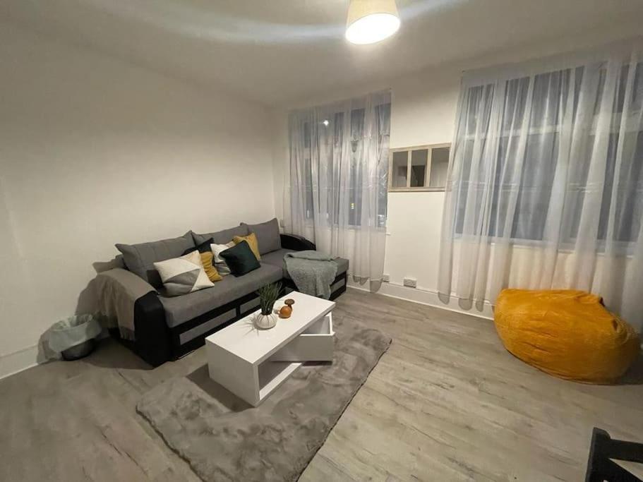 Comfortable 2 Bedroom On Tower Bridge London Exterior foto